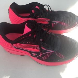 Mizuno Wave Sayonara Women’s Running Shoe 9.5